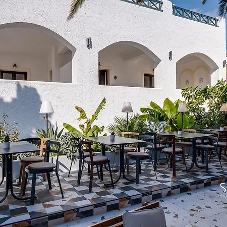 Sellada Hotel Perissa (Santorini)
