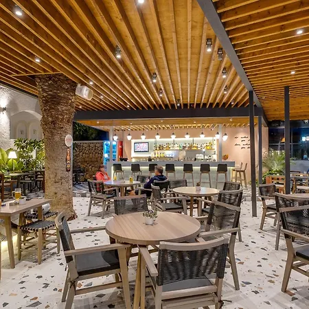 Sellada 4* Perissa (Santorini)