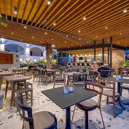 Sellada Otel Perissa (Santorini)