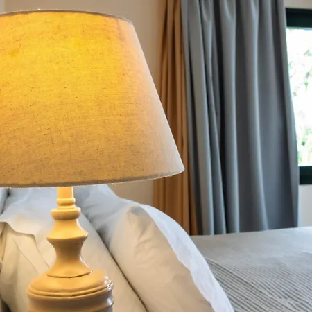 Sellada Otel Perissa (Santorini)