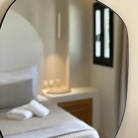 Sellada Hotel Perissa (Santorini)